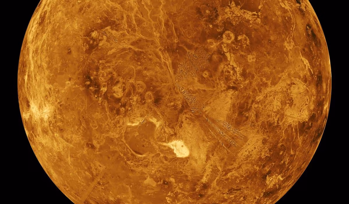 Venus Saturn Moon: 7 Amazing Sky Facts You’ll Love!
