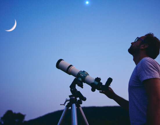 7 Amazing Dobsonian Reflector Telescope Benefits for Beginners!